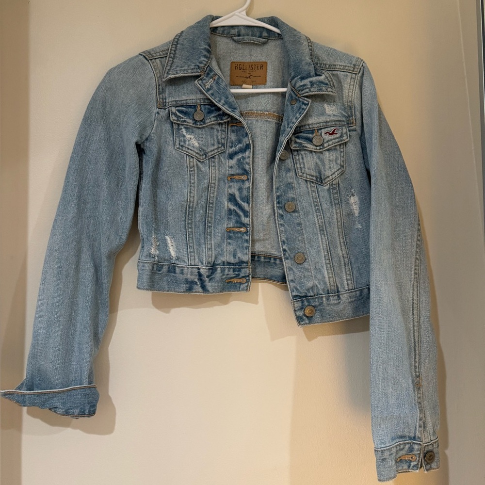 HOLLISTER LIGHT DENIM JEAN JACKET